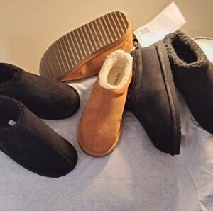 Minnetonka Black and Brown Slip-On Shoes
